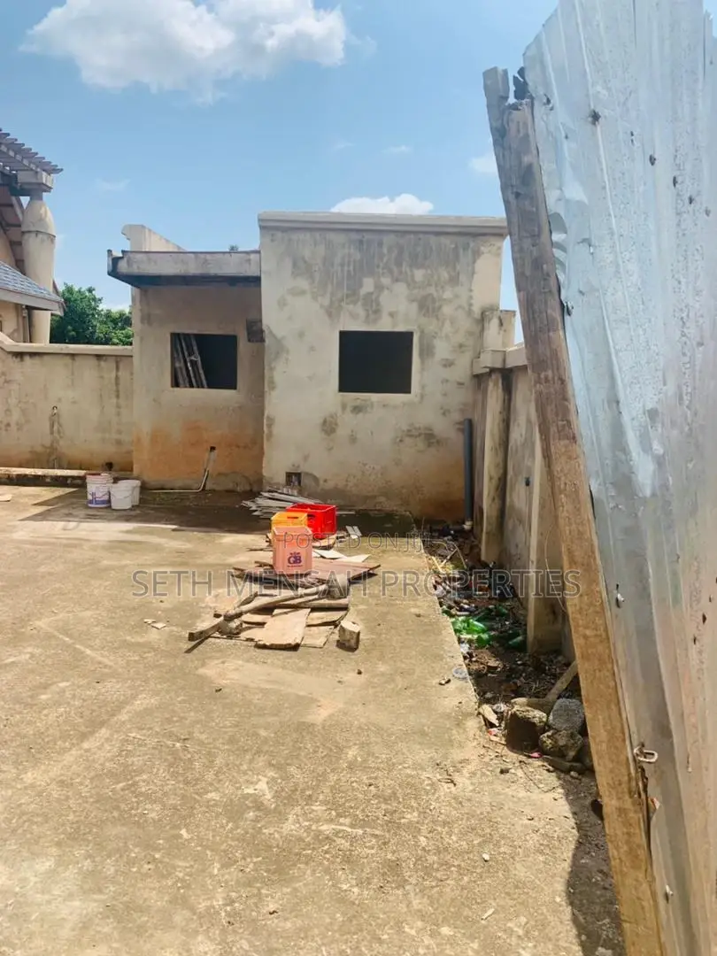 5bdrm House in Skm, School Park Area for Sale