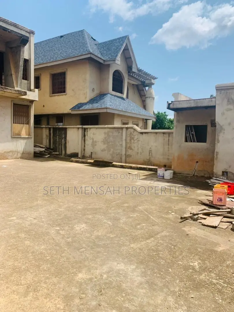 5bdrm House in Skm, School Park Area for Sale
