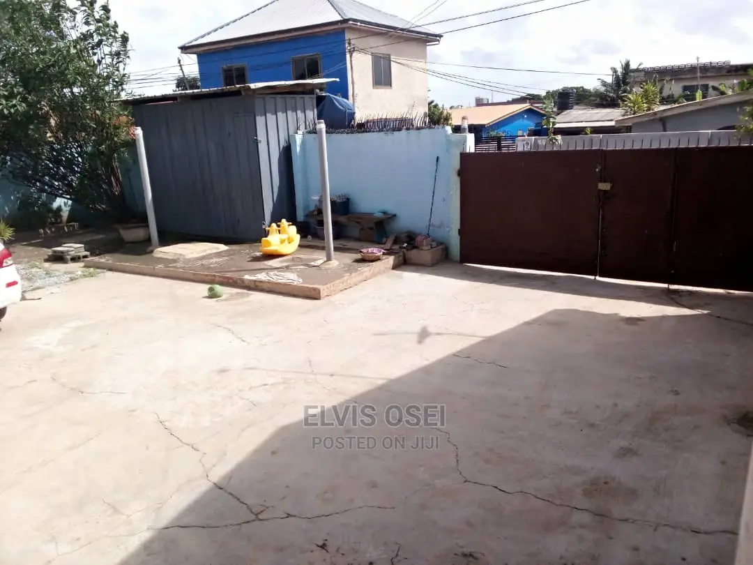 4bdrm House in Kokompe, Darkuman for sale
