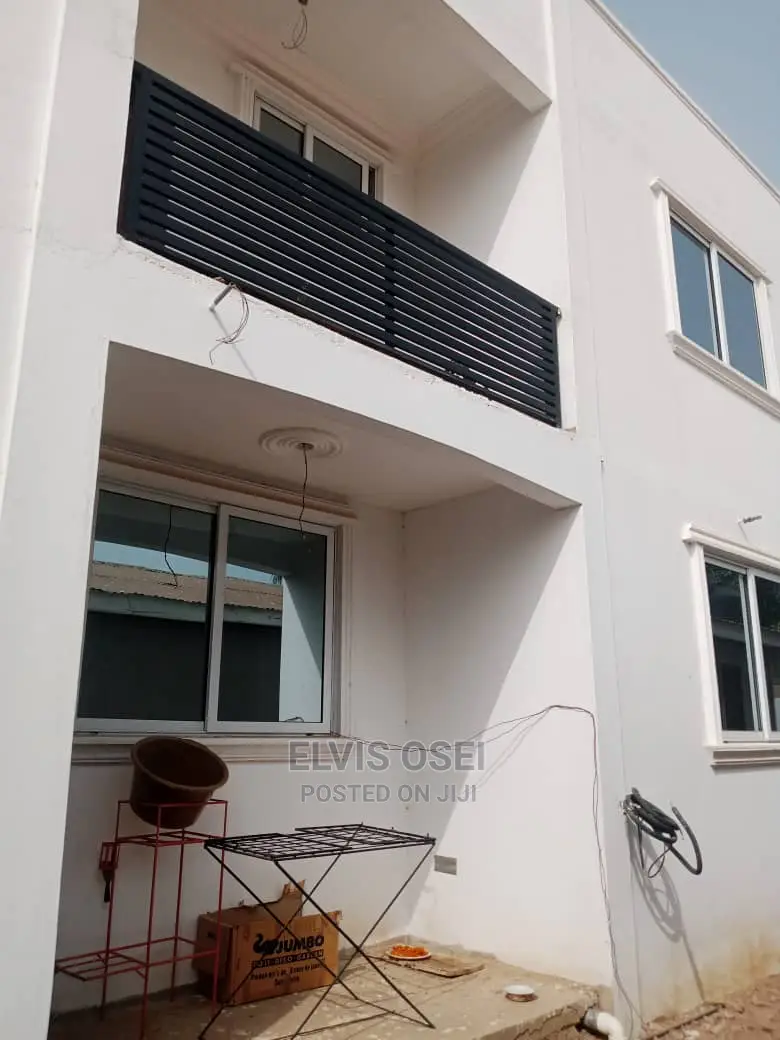 5bdrm House in Mayera, Pokuase for Sale