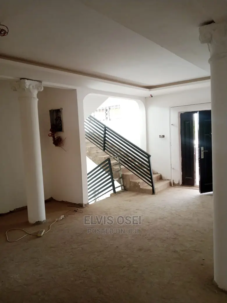 5bdrm House in Mayera, Pokuase for Sale