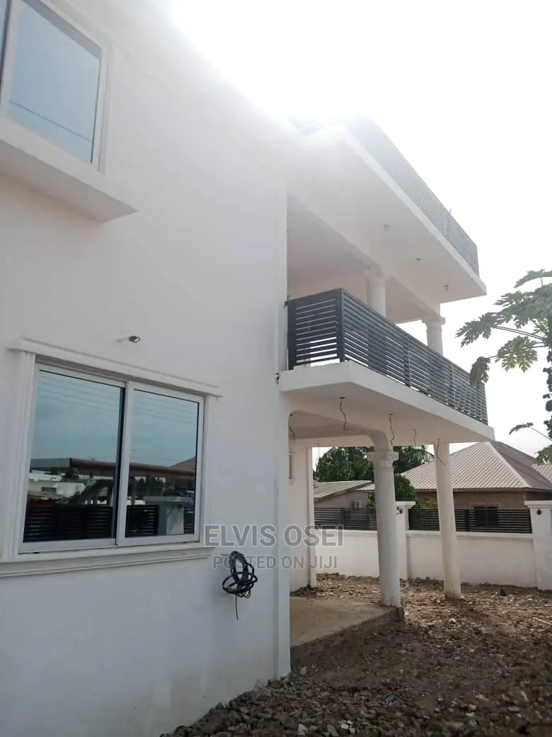 5bdrm House in Mayera, Pokuase for Sale