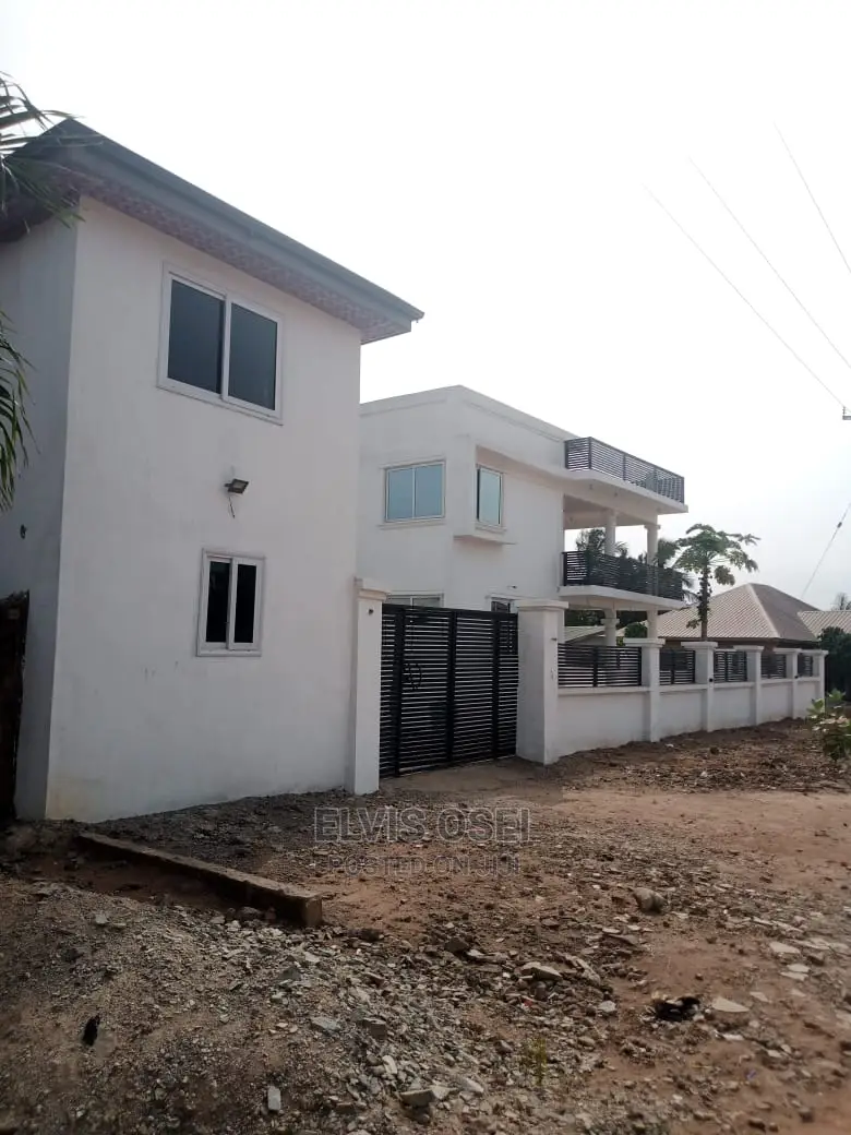 5bdrm House in Mayera, Pokuase for Sale