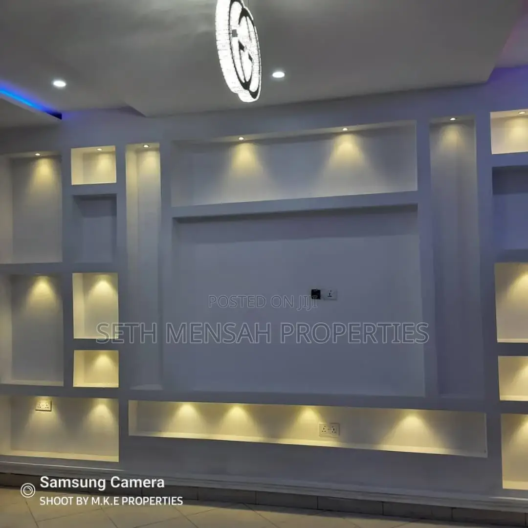 4bdrm House in Skm, Baatsona Total for Sale