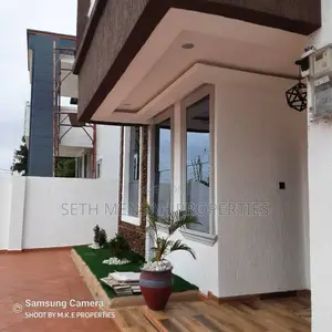 4bdrm House in Skm, Baatsona Total for Sale