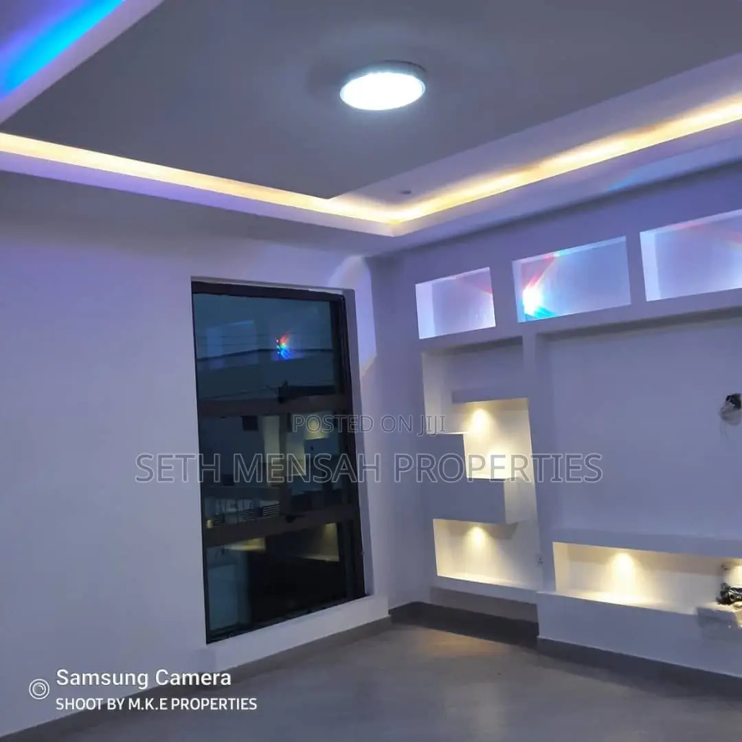 4bdrm House in Skm, Baatsona Total for Sale