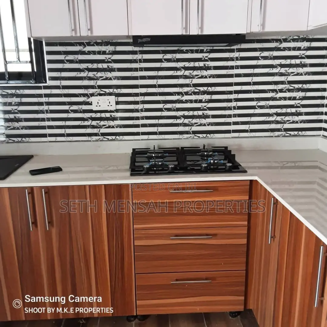 4bdrm House in Skm, Baatsona Total for Sale