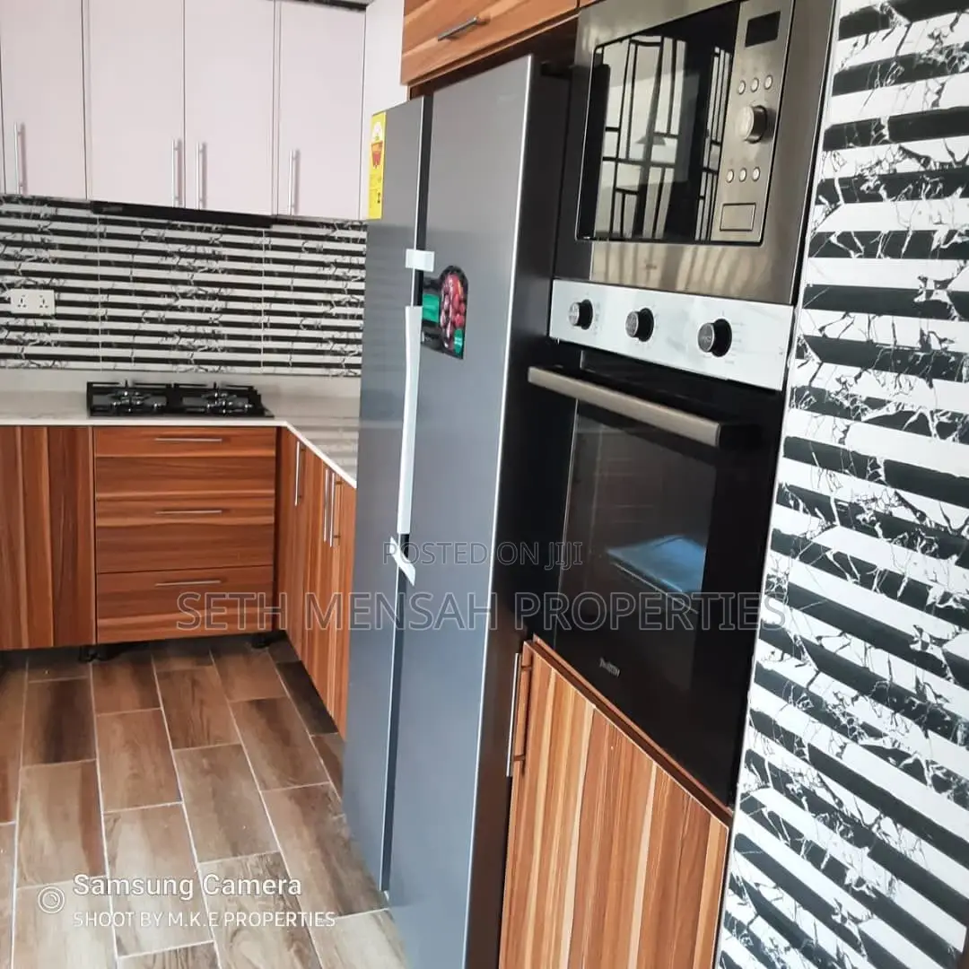 4bdrm House in Skm, Baatsona Total for Sale