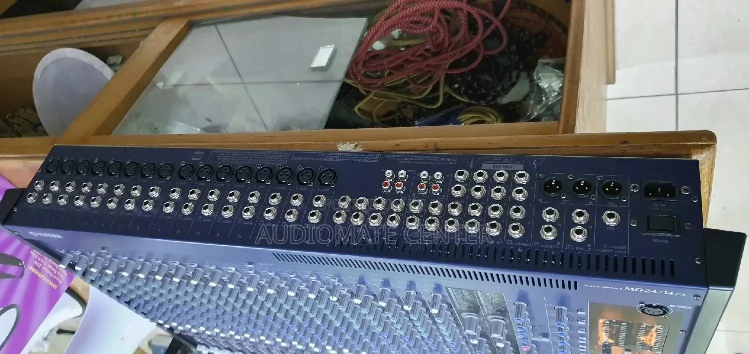 Yamaha MG 24/14 FX Mixer