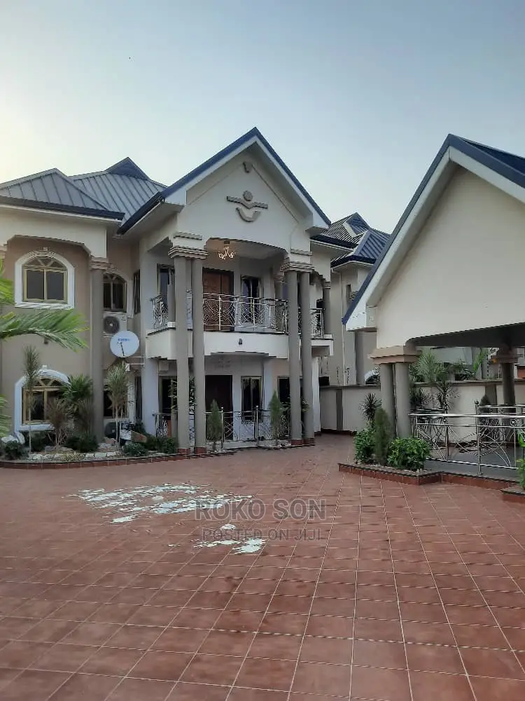 6bdrm Duplex in Dr Roko, West Legon for sale