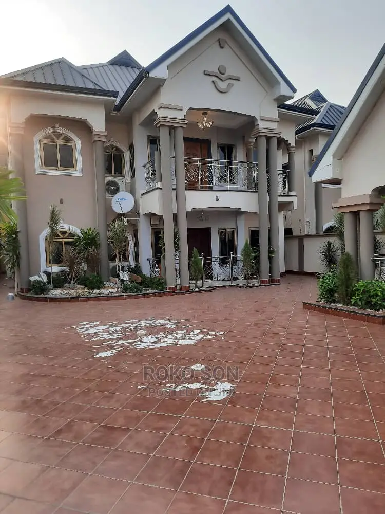 6bdrm Duplex in Dr Roko, West Legon for sale
