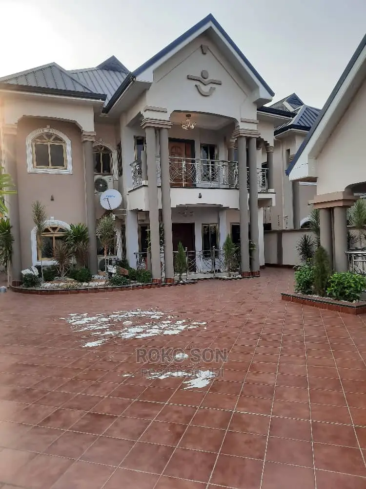 6bdrm Duplex in Dr Roko, West Legon for sale