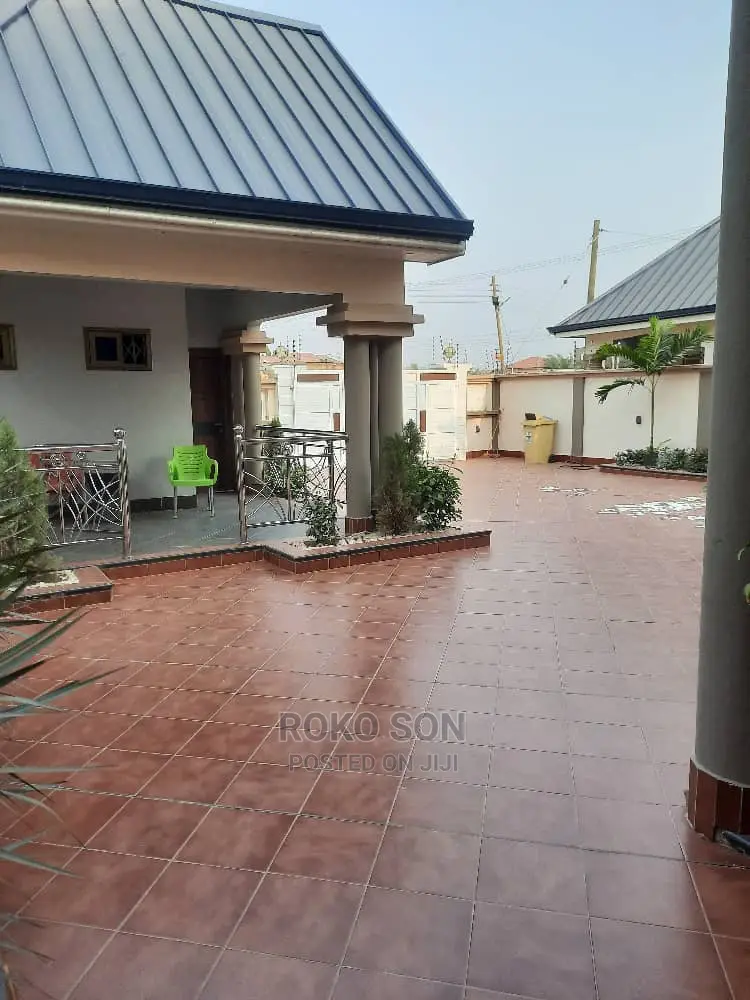 6bdrm Duplex in Dr Roko, West Legon for sale