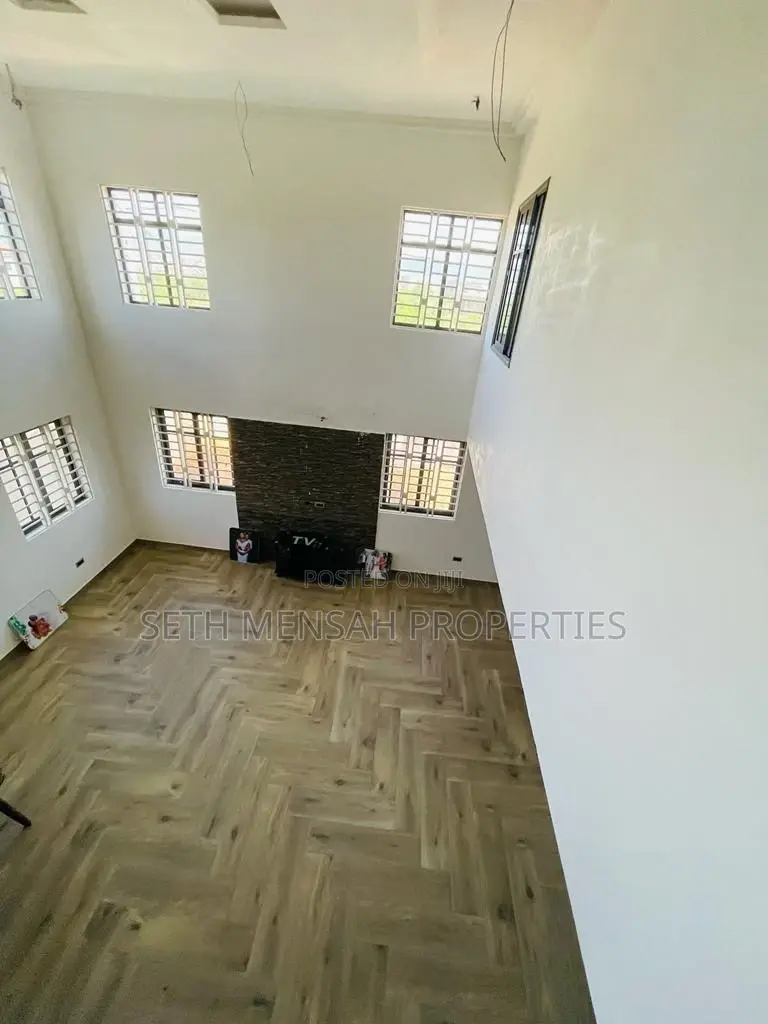 5bdrm House in 5 Bedroom House For, Oyarifa for Sale