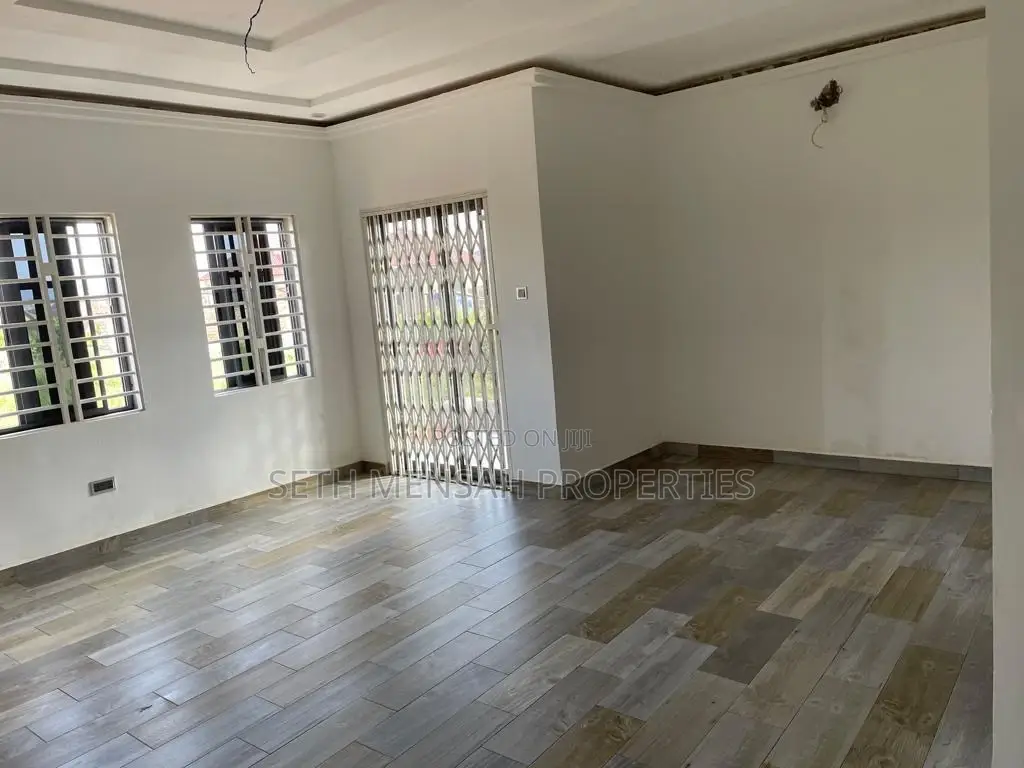 5bdrm House in 5 Bedroom House For, Oyarifa for Sale