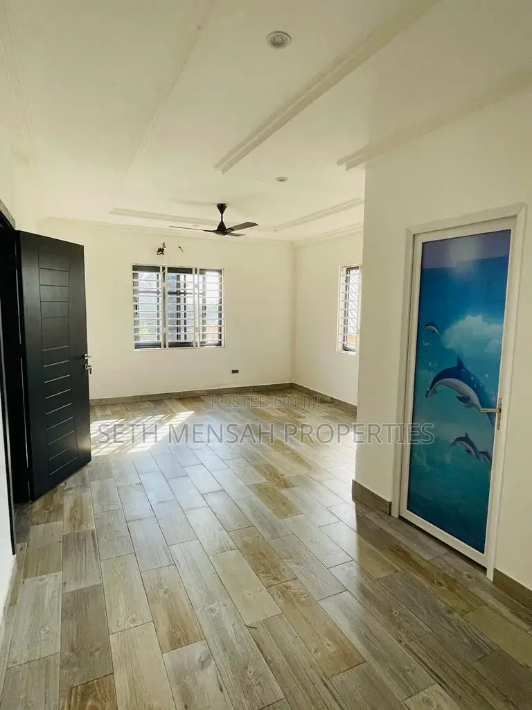 5bdrm House in 5 Bedroom House For, Oyarifa for Sale