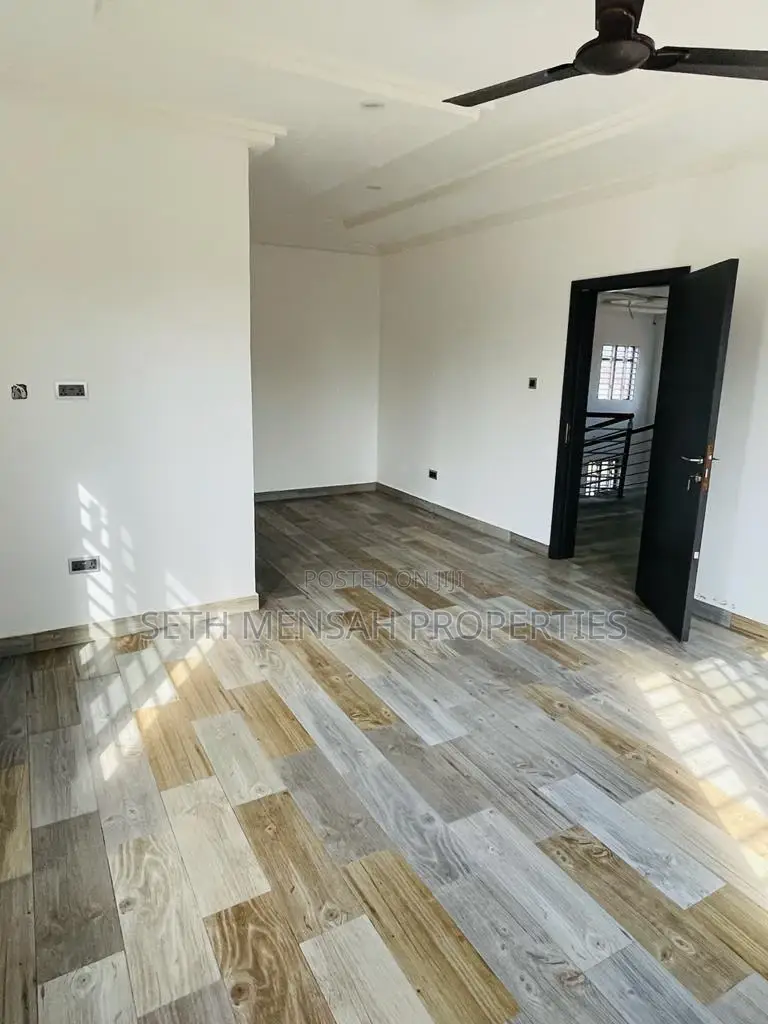 5bdrm House in 5 Bedroom House For, Oyarifa for Sale