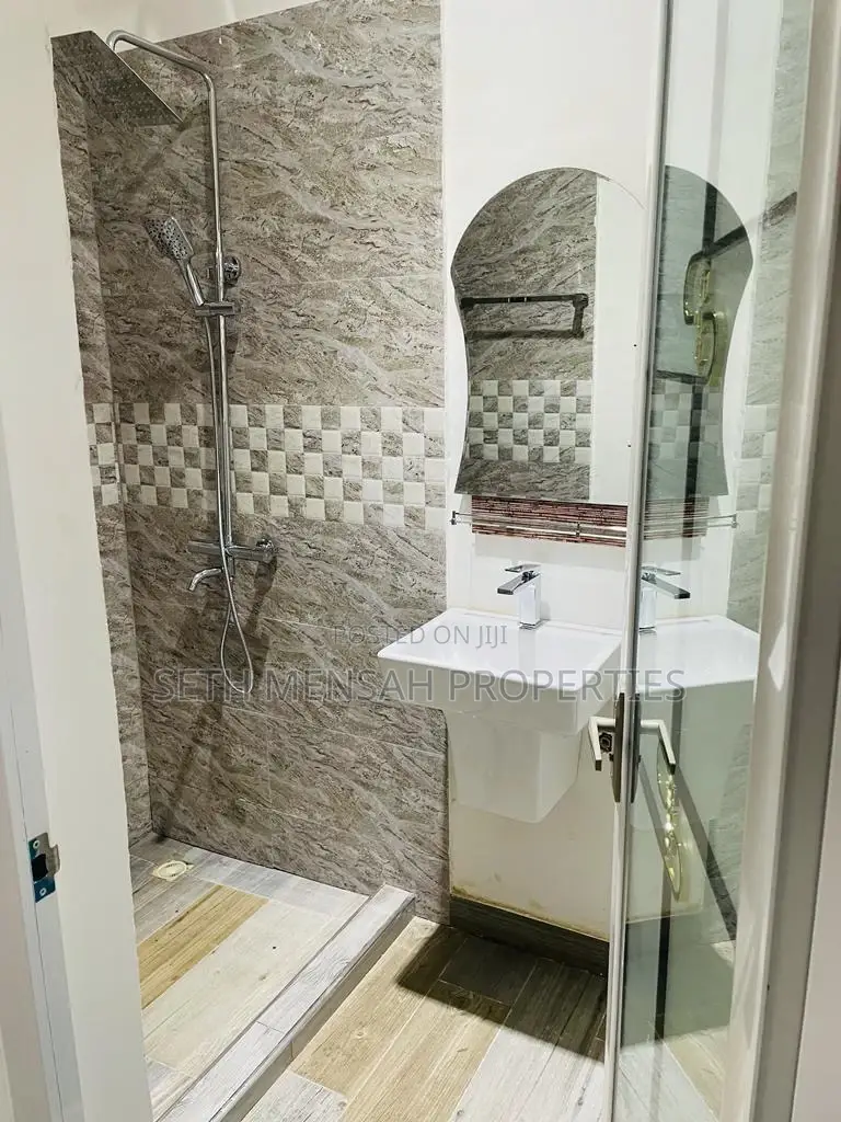 5bdrm House in 5 Bedroom House For, Oyarifa for Sale