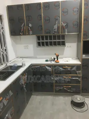 High Gloss Kitchen Cabinets With Quartz Countertops