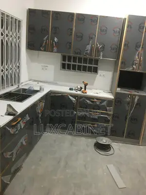 High Gloss Kitchen Cabinets With Quartz Countertops