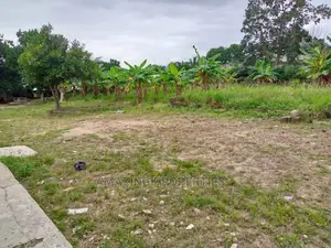 Land Size : 0.36 Acre
-Remaining Lease Years : 57 Years