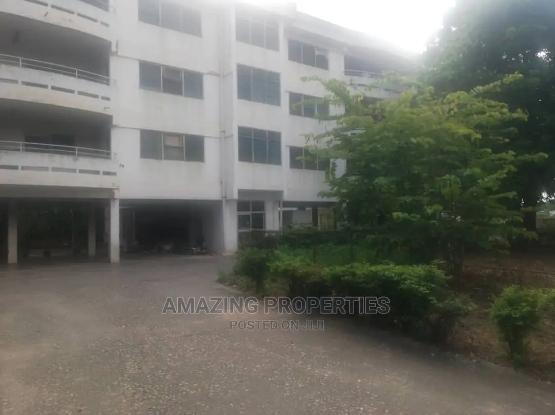 For Sale 30 Offices With Apartments Has Road at North Ridge