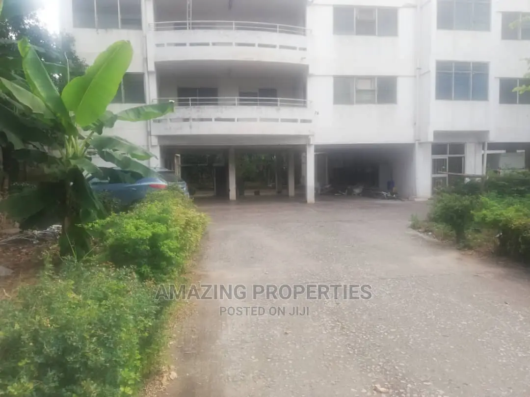For Sale 30 Offices With Apartments Has Road at North Ridge
