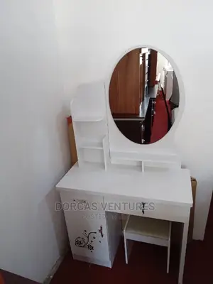 Make-Up Mirror and Table for Girl