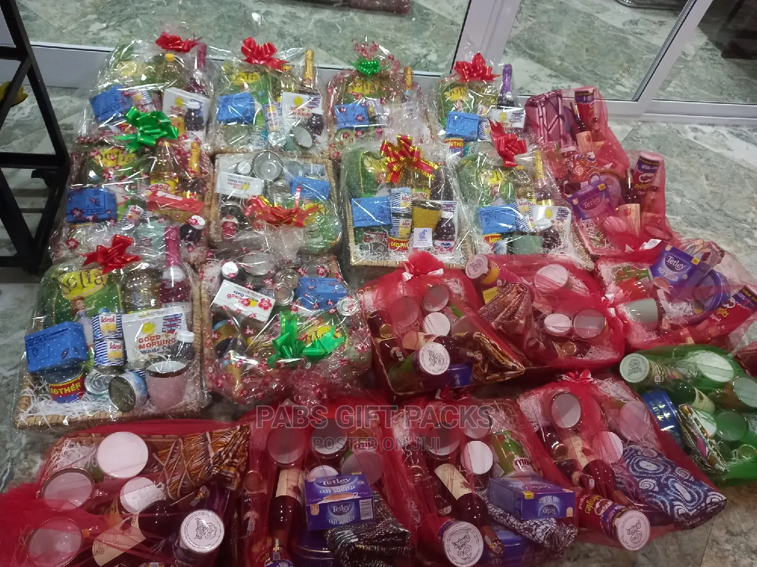 Affordable And Classy Christmas Hamper / Corporate Hampers