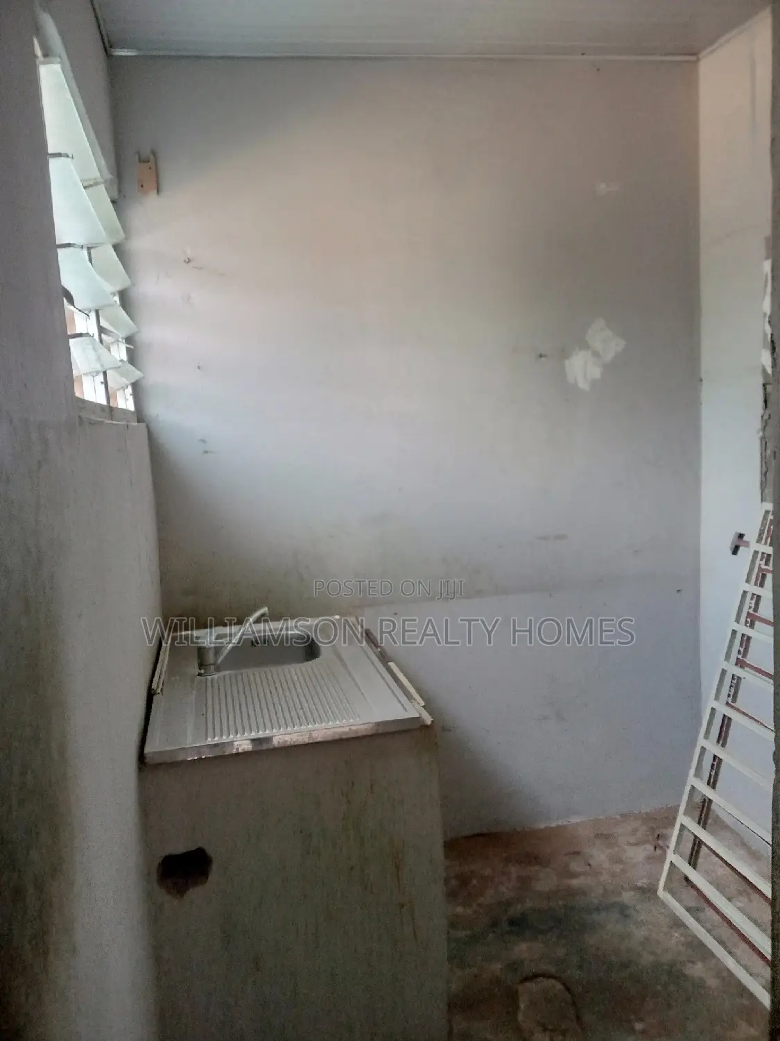 1bdrm Apartment in Community 18, Spintex for rent