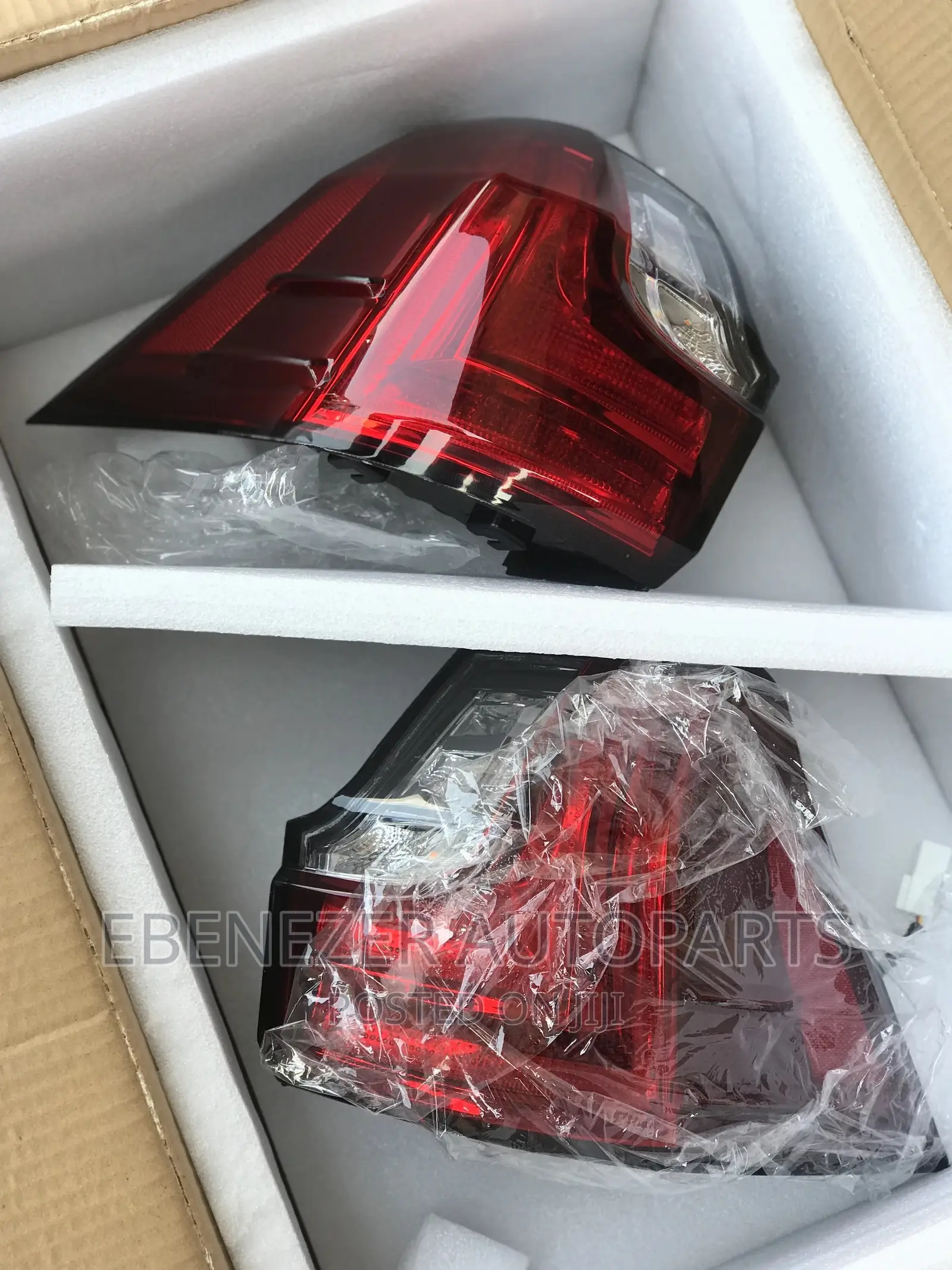 Lexus LX 570 Taillights