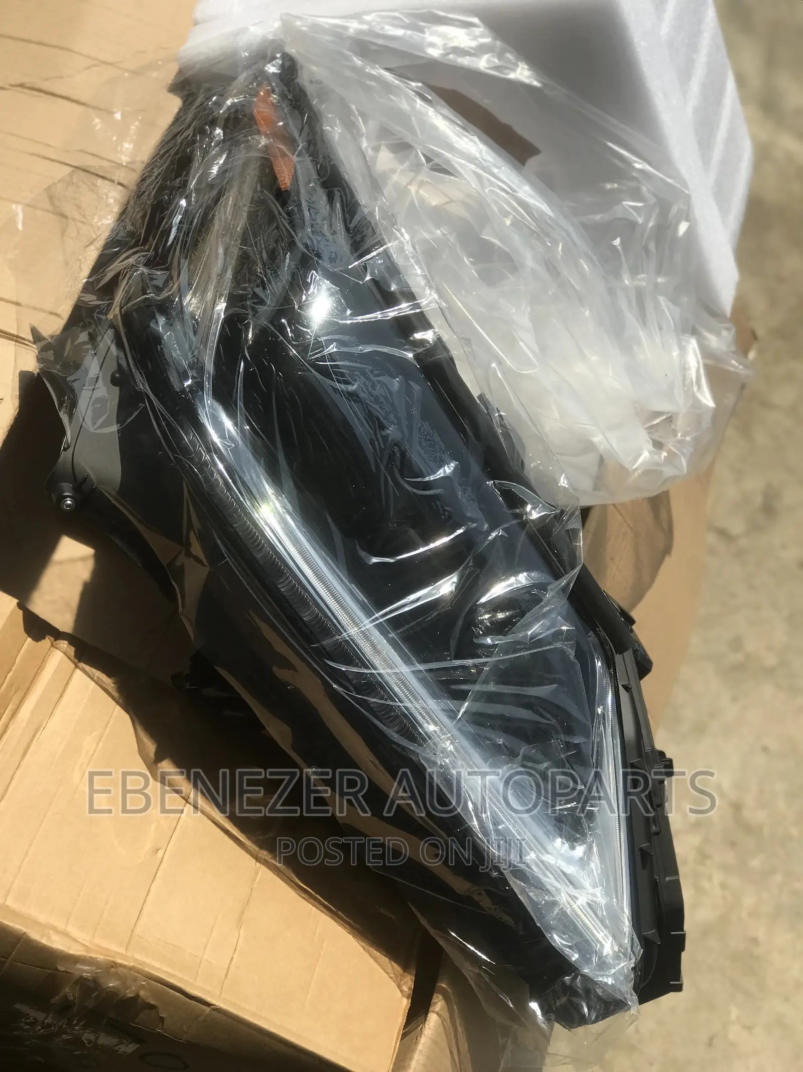 Lexus LX 570 Headlights
