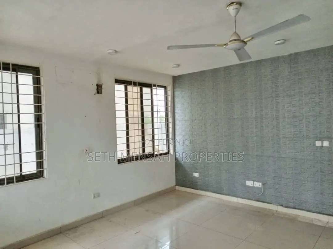 3bdrm House in 3 Bedroom House For, Tesano for Sale
