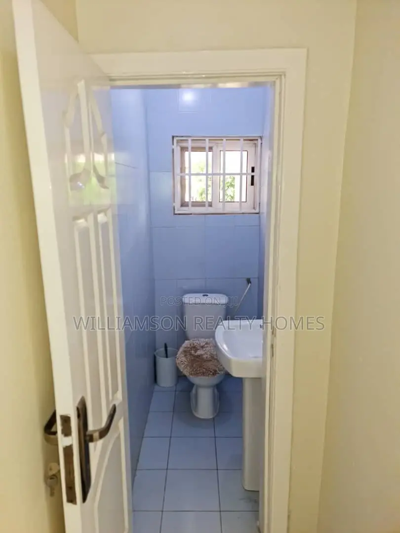 4bdrm Mansion in Hfc Estate, Spintex for Sale