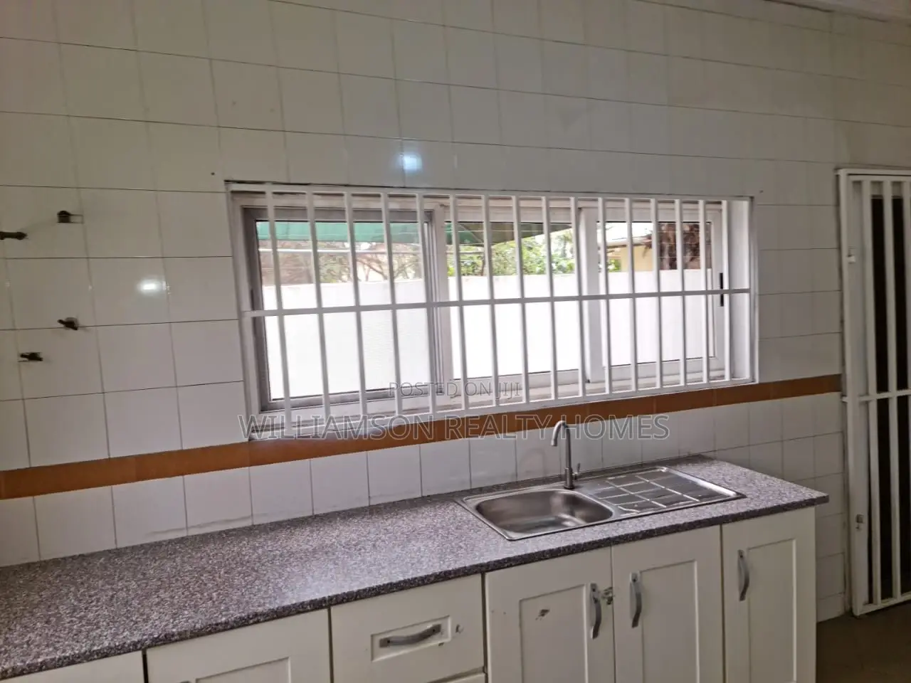 4bdrm Mansion in Hfc Estate, Spintex for Sale