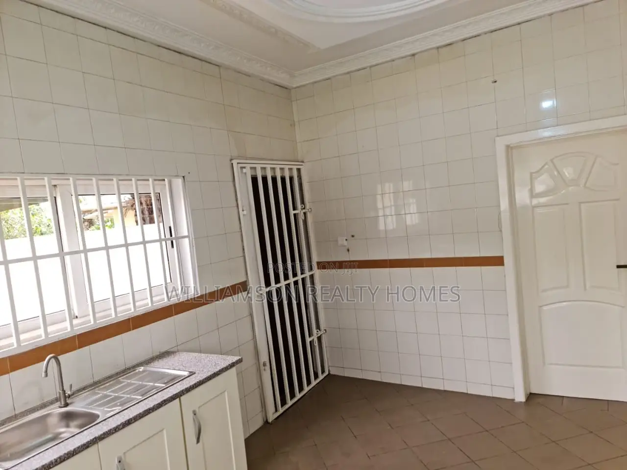 4bdrm Mansion in Hfc Estate, Spintex for Sale