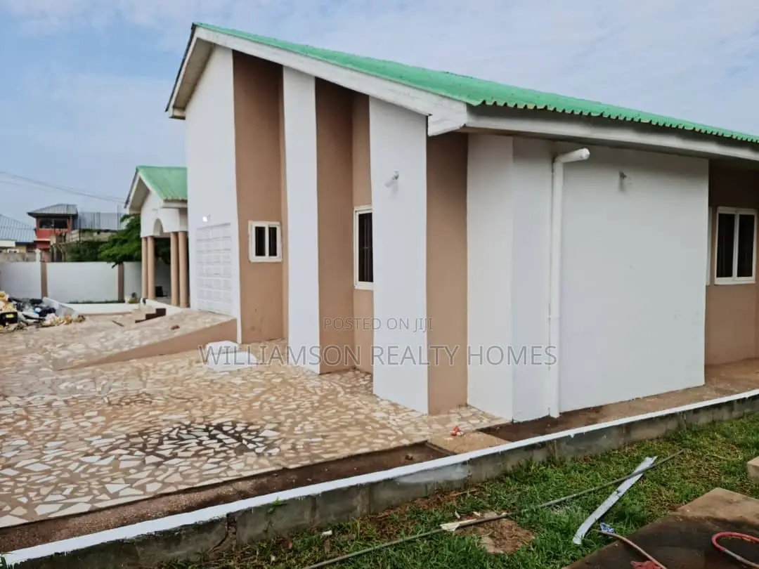 4bdrm Mansion in Hfc Estate, Spintex for Sale