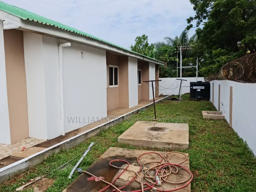 4bdrm Mansion in Hfc Estate, Spintex for Sale
