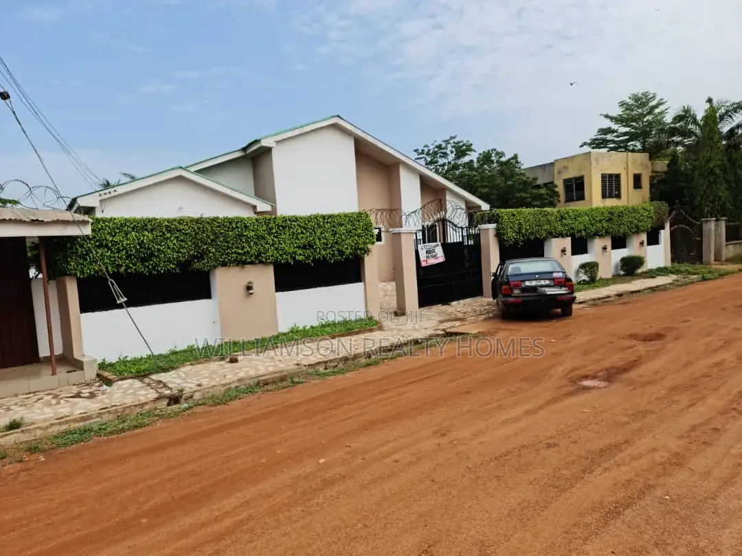 4bdrm Mansion in Hfc Estate, Spintex for Sale