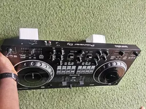 Pionieer DDJ-REV1 Controller