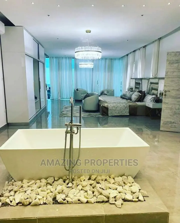 4bdrm House in West Trasacco, Adjiriganor for Sale