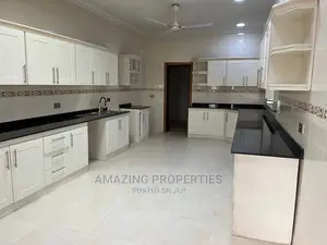 5bdrm House in 5Bedroom +2Bedroom, Cantonments for Sale