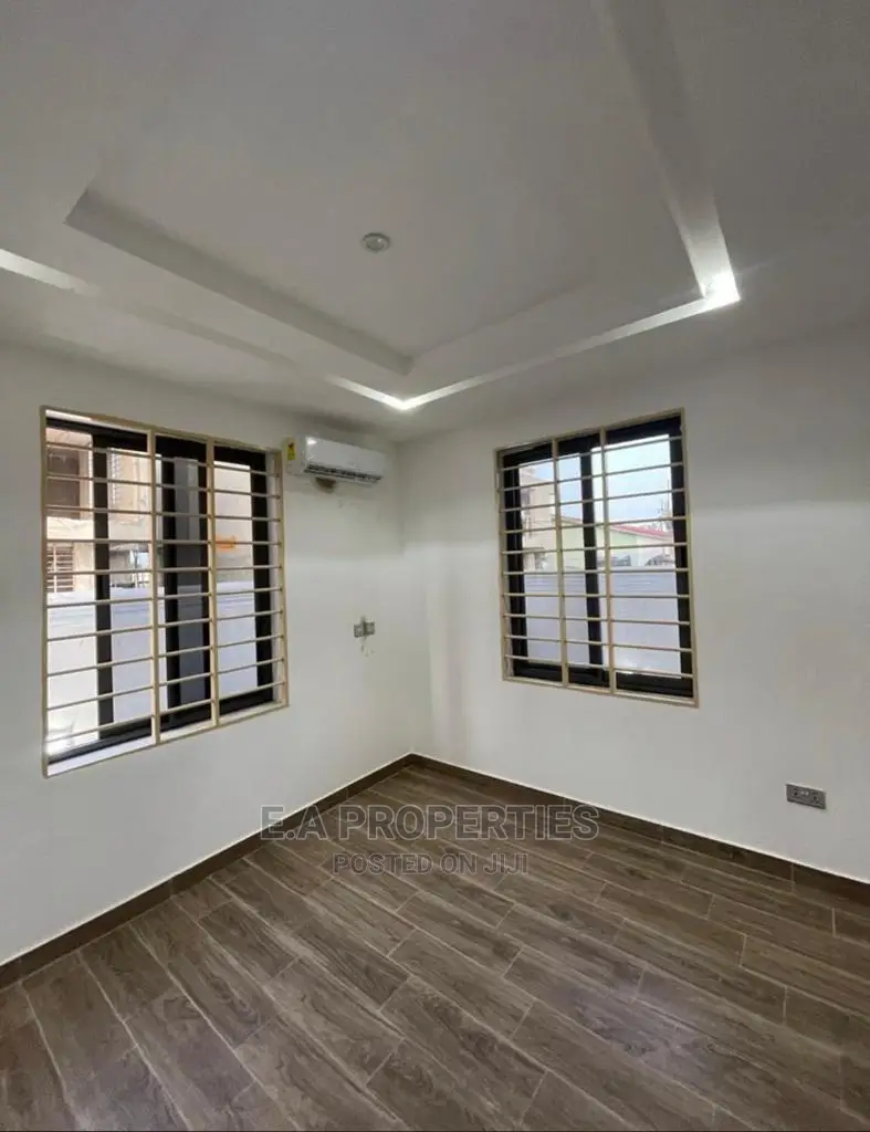 3bdrm House in E a Properties, Owusu Ansah for Sale