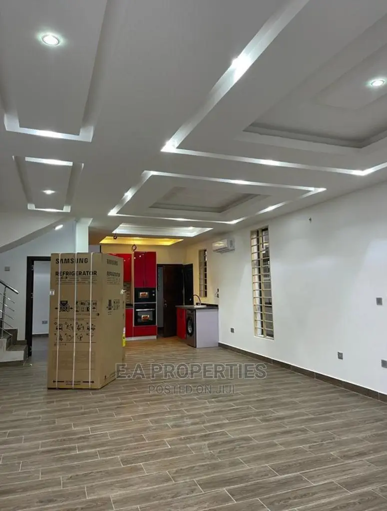 3bdrm House in E a Properties, Owusu Ansah for Sale