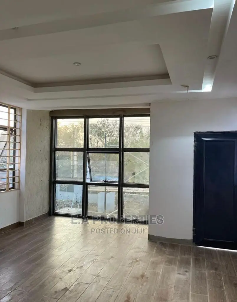 3bdrm House in E a Properties, Owusu Ansah for Sale