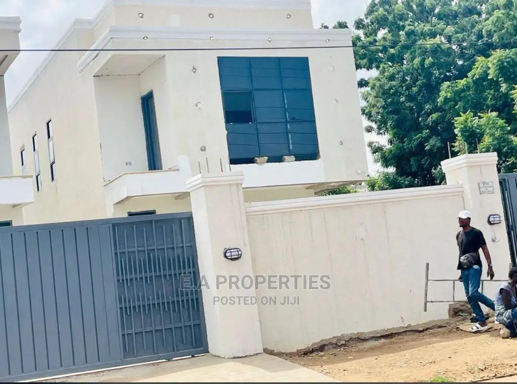 3bdrm House in E a Properties, Owusu Ansah for Sale