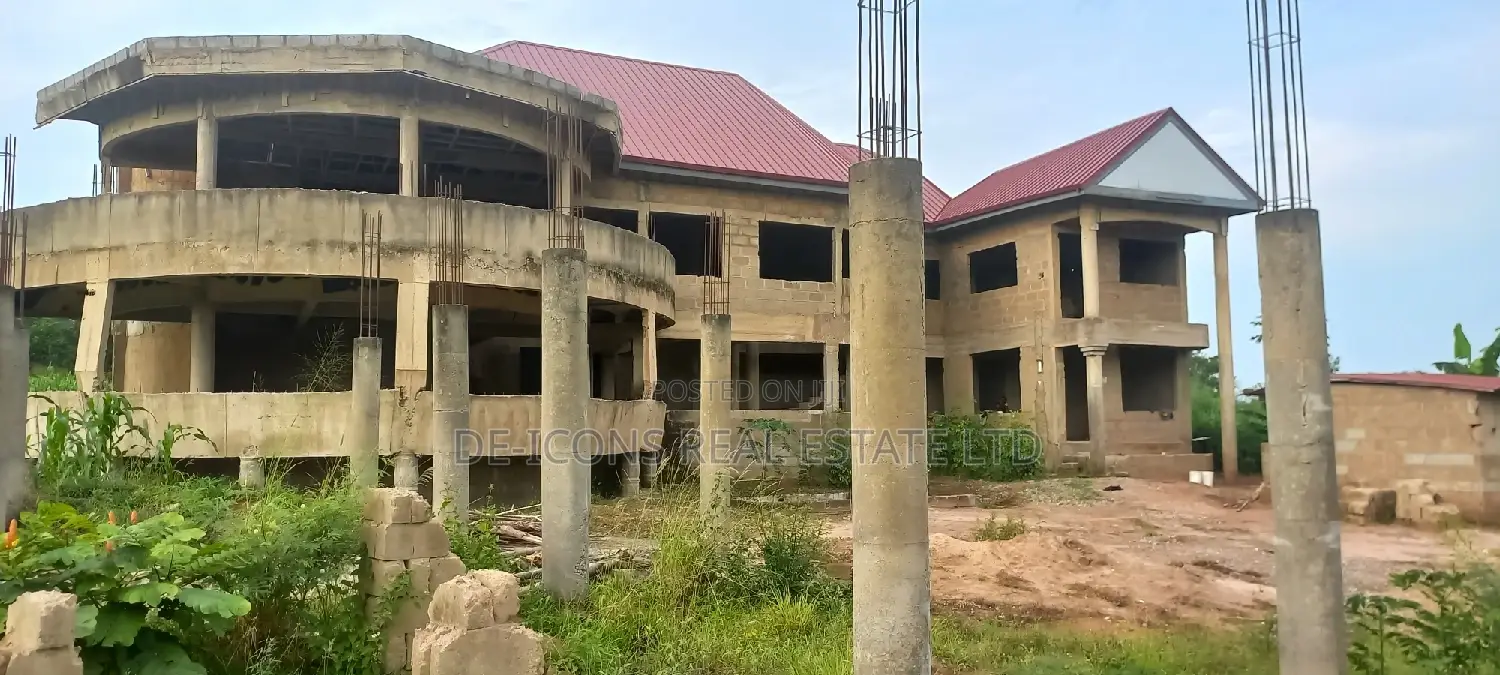 10 Bedrooms Property Built on 4 Plots of Land 4 Sale