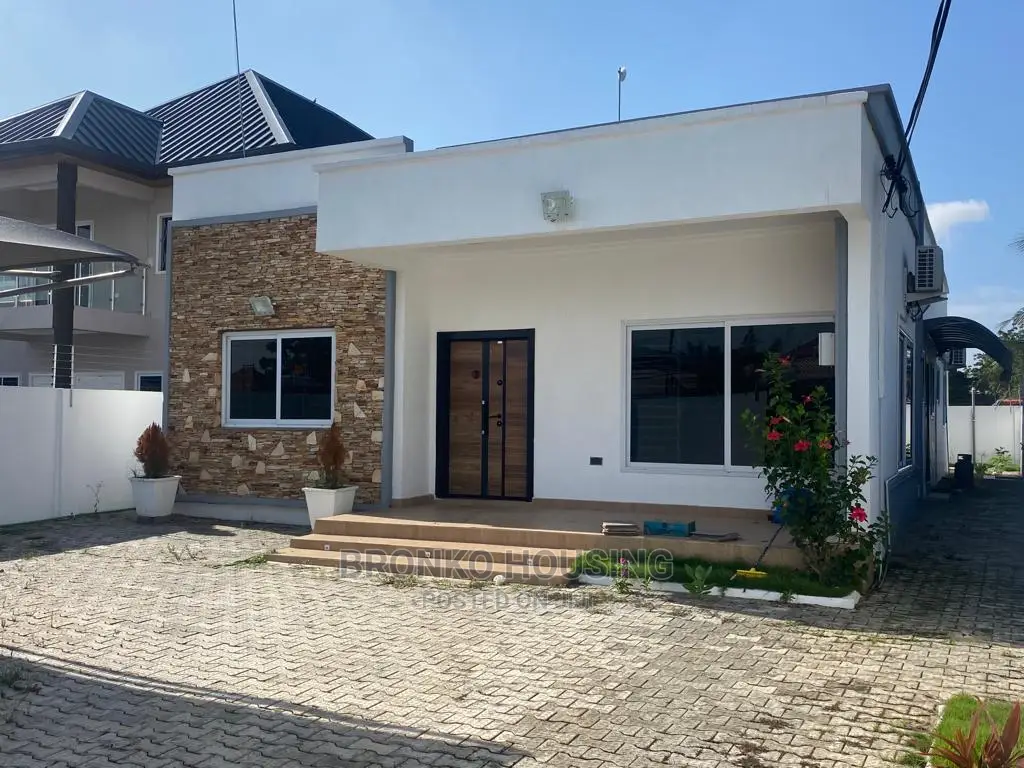 3bdrm House in Bronko Housing, Spintex for rent