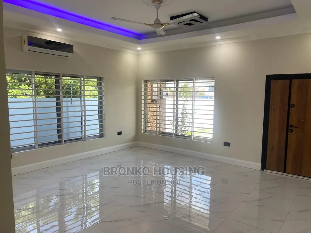 3bdrm House in Bronko Housing, Spintex for rent