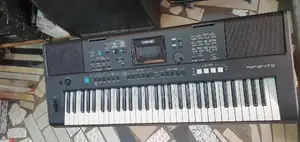 Yamaha E473 Keyboard